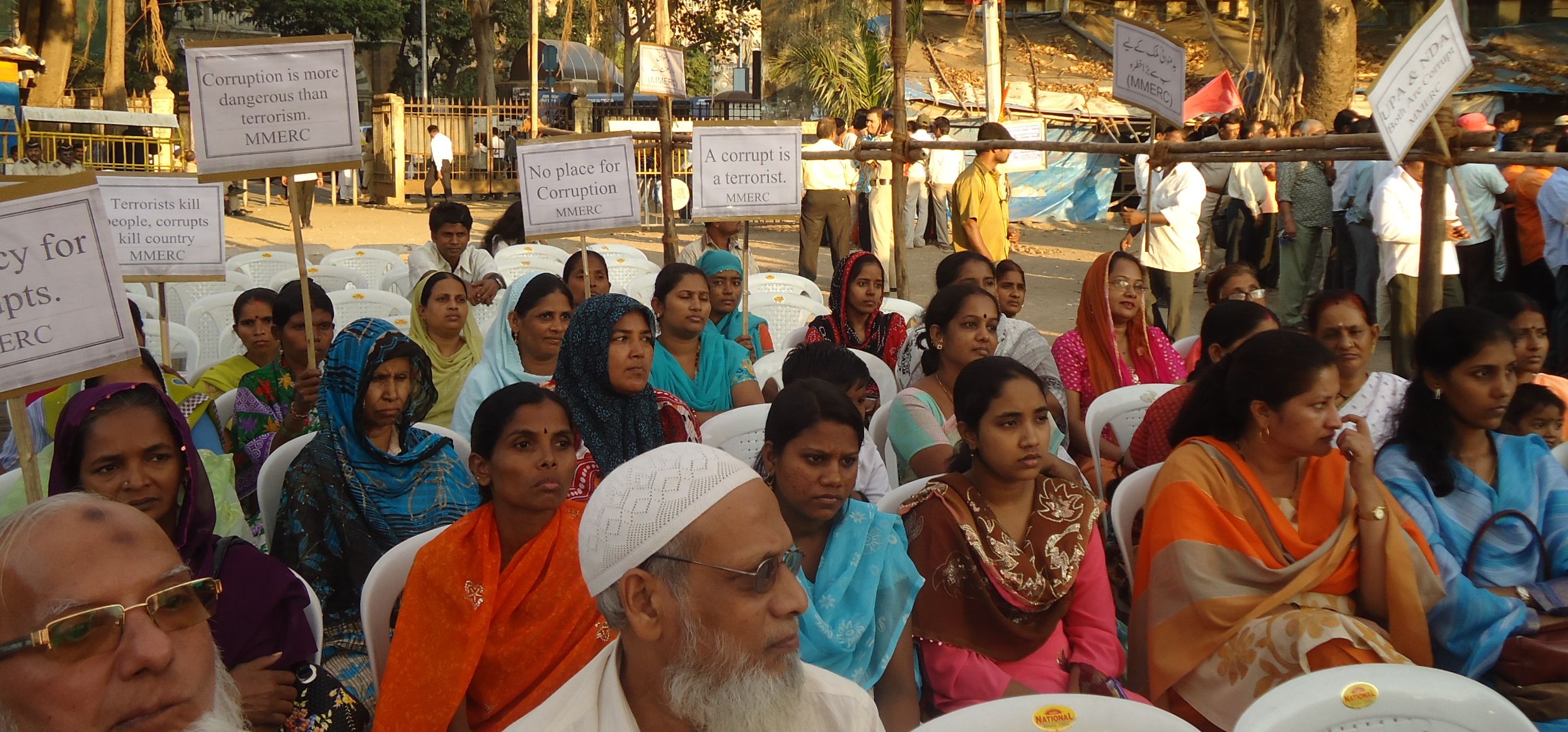 NoPlaceforCorruptionMenandwomenatDharnainAzadMaidanMumbaion23rdDec